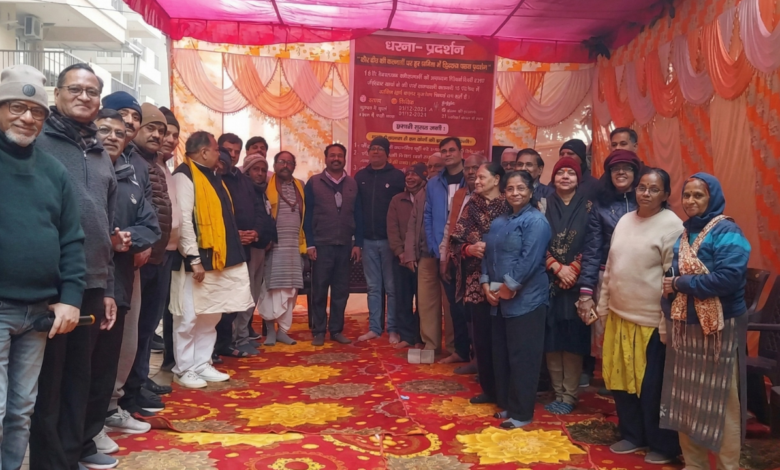 Greater Noida residents protest lack of basic amenities, recite Sunderkand