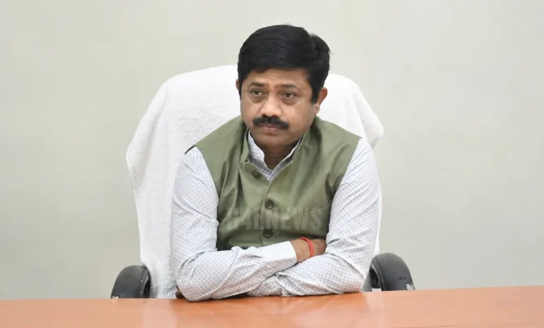 UP Industry Minister Warns Noida Authority Over Corruption