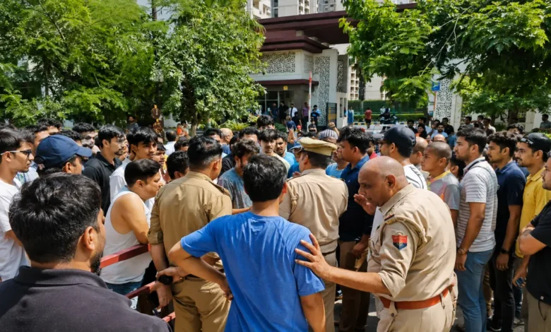 Residents of Lotus Zing Society in Noida Face Water Shortage for Five Days