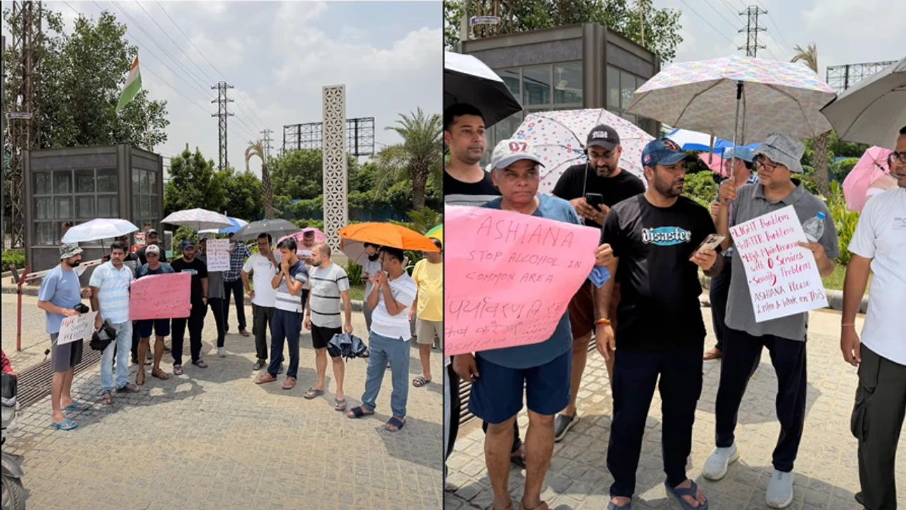 Ashiana Mulberry Residents carried placards drawing attention to problems related to lighting, water supply, security, and overall maintenance standards.