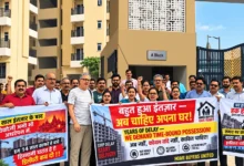 Amrapali Leisure Valley Verona Heights residents protesting over issues related to the residential project and demanding action.